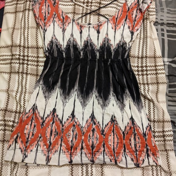 Hurley mini dress, cream/red/black print size large - Picture 3 of 3